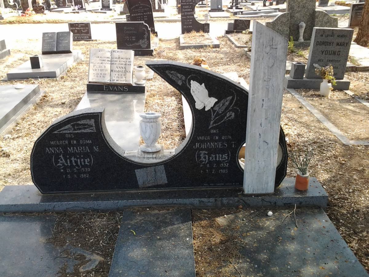 ? Johannes T. 1932-1985 &amp; Anna Maria M. 1930-1982