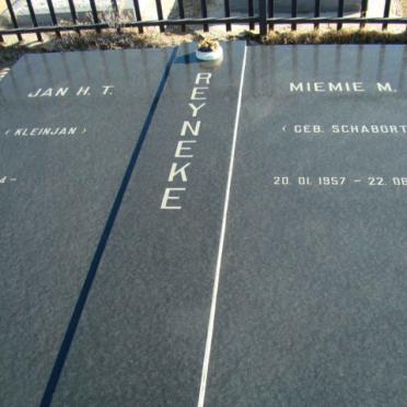 REYNEKE Jan H.T. 1954- &amp; Miemie M. SCHABORT 1957-2000