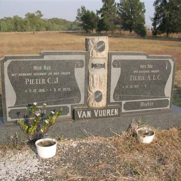 VUUREN Pieter C.J., van 1916-1970 &amp; Tienie A.E.C. 1921-