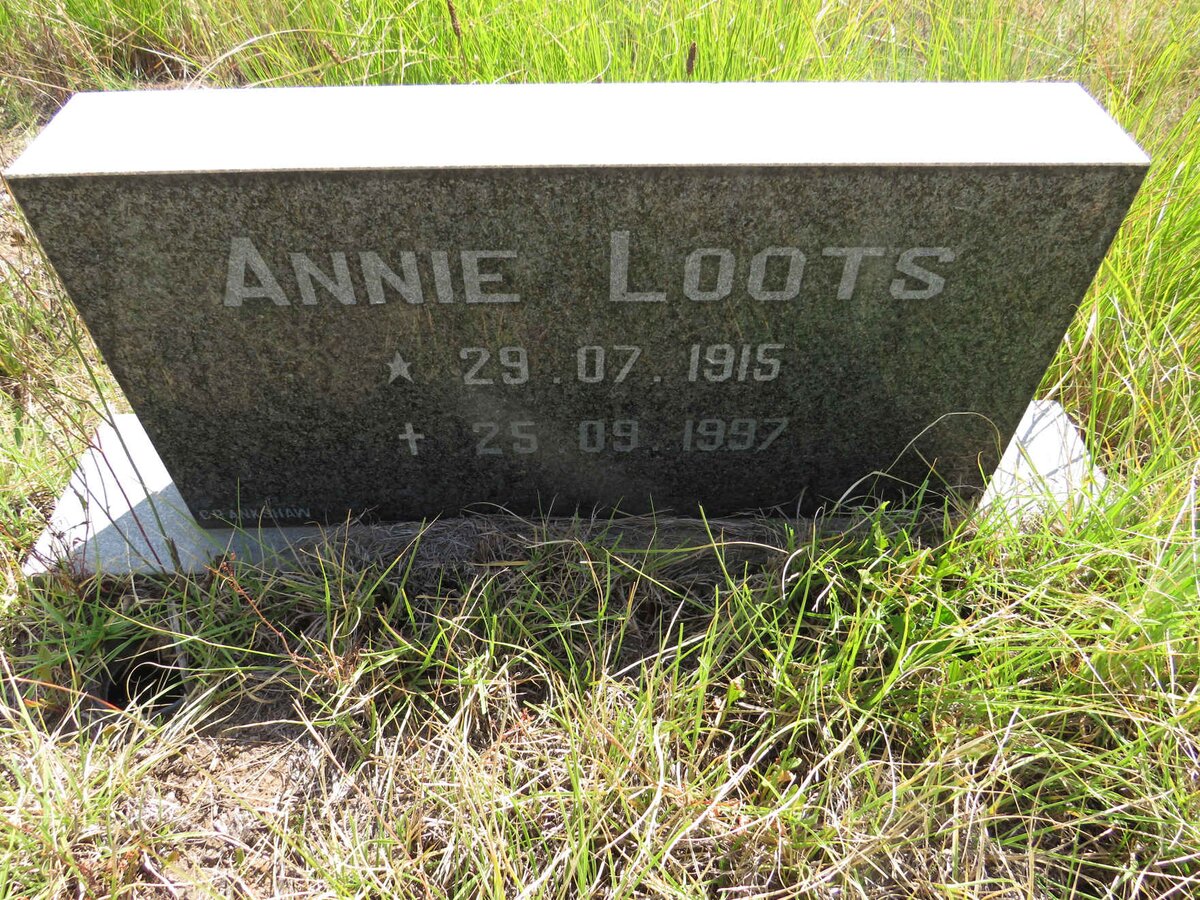 LOOTS Annie 1915-1997