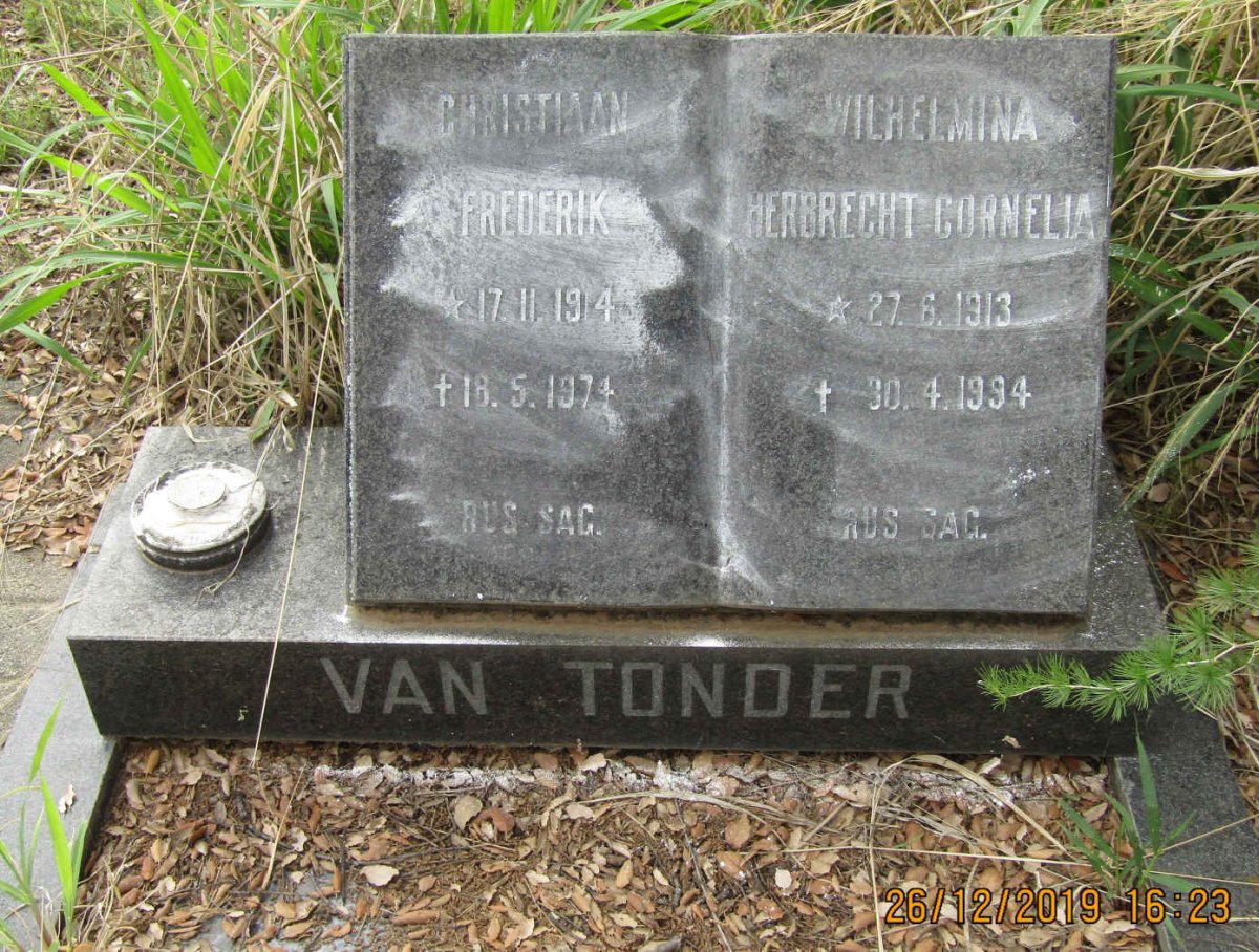 TONDER Christiaan Frederik, van 1914-1974 &amp; Wilhelmina Herbrecht Cornelia 1913-1994