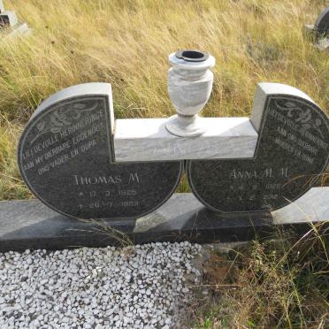 CONNOWAY Thomas M. 1925-1989 & Anna M.M. 1925-2012