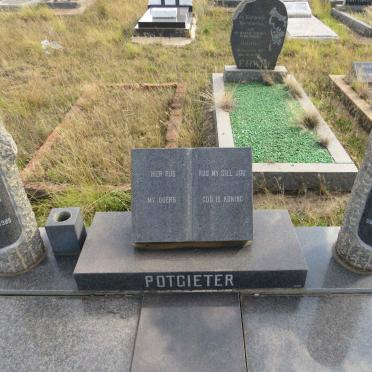 POTGIETER Lourens M. 1903-1989 & Susara W. 1909-1997_1