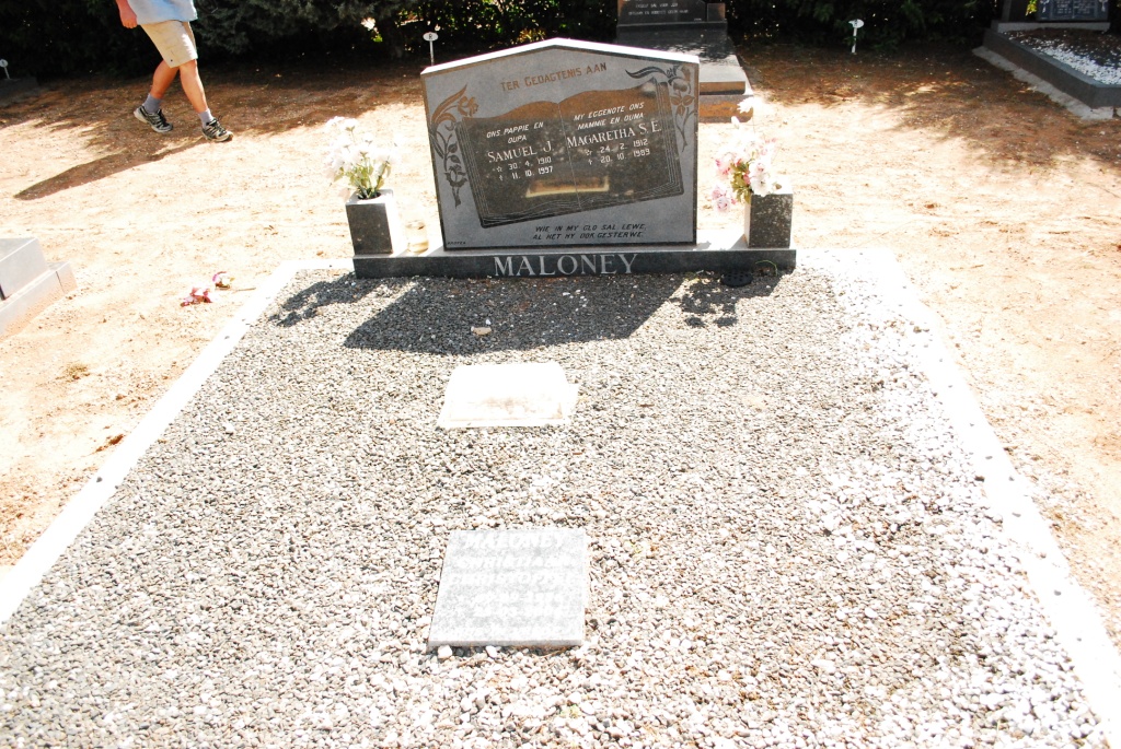 MALONEY Samuel J. 1910-1997 &amp; Margaretha S.E. 1912-1989 :: MALONEY Christiaan Christoffel 1936-2004