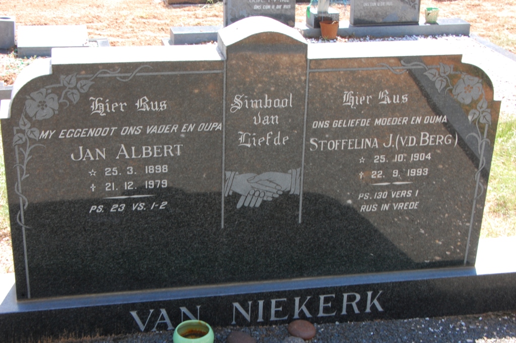 NIEKERK Jan Albert, van 1898-1979 &amp; Stoffelina J. V.D. BERG 1904-1993