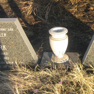 KLERK Petrus Willem Ernest, de 1942-1993 &amp; Cornelia Susanna GROBLER 1944-1988