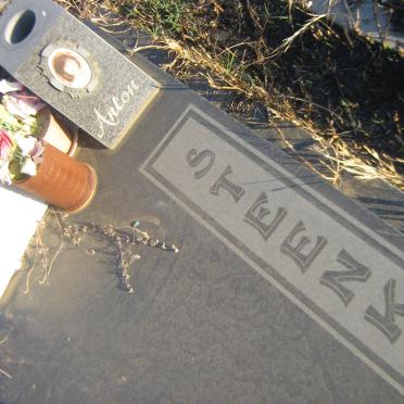 STEENKAMP Elizabeth G. 1967-198?