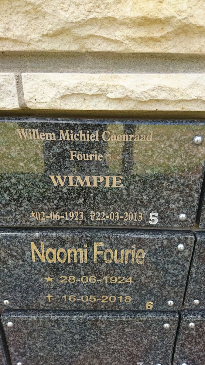 FOURIE Willem Michiel Coenraad 1923-2013 :: FOURIE Naomi 1924-2018