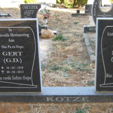 KOTZE G.D. 1919-2015 &amp; M.C.J. 1926-2015