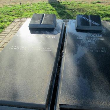 OBERHOLZER Hendrik Stephanus 1922-2001 &amp; Sheila GOUWS 1926-2009