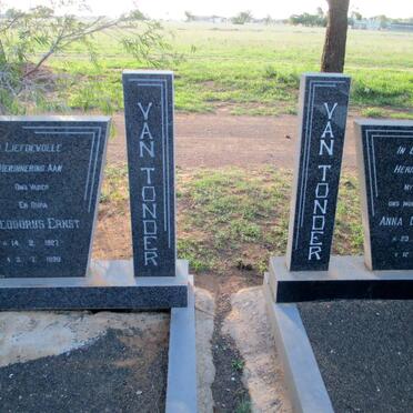 TONDER Theodorus Ernst, van 1927-1990 &amp; Anna Dorothea 1934-1981