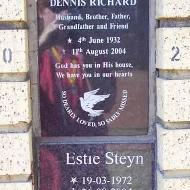HEGGIE Dennis 1932-2004 :: STEYN Estie 1972-2004