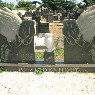 BEZUIDENHOUT Hannes 1933-1979 &amp; Marie 1936-