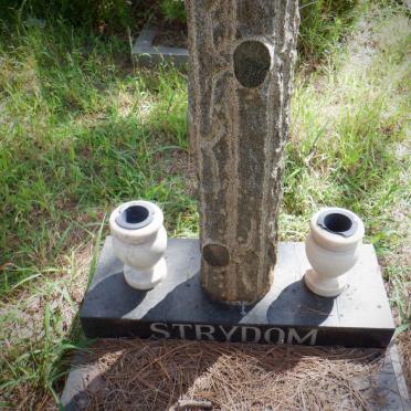 STRYDOM Cornelius George Marthinus 1941-1984