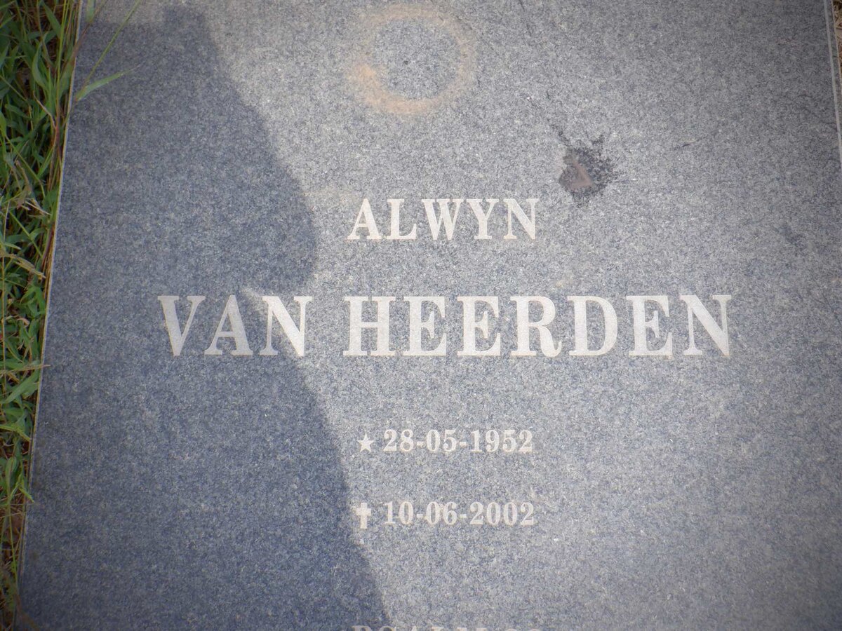 HEERDEN Alwyn, van 1952-2002