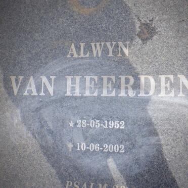 HEERDEN Alwyn, van 1952-2002