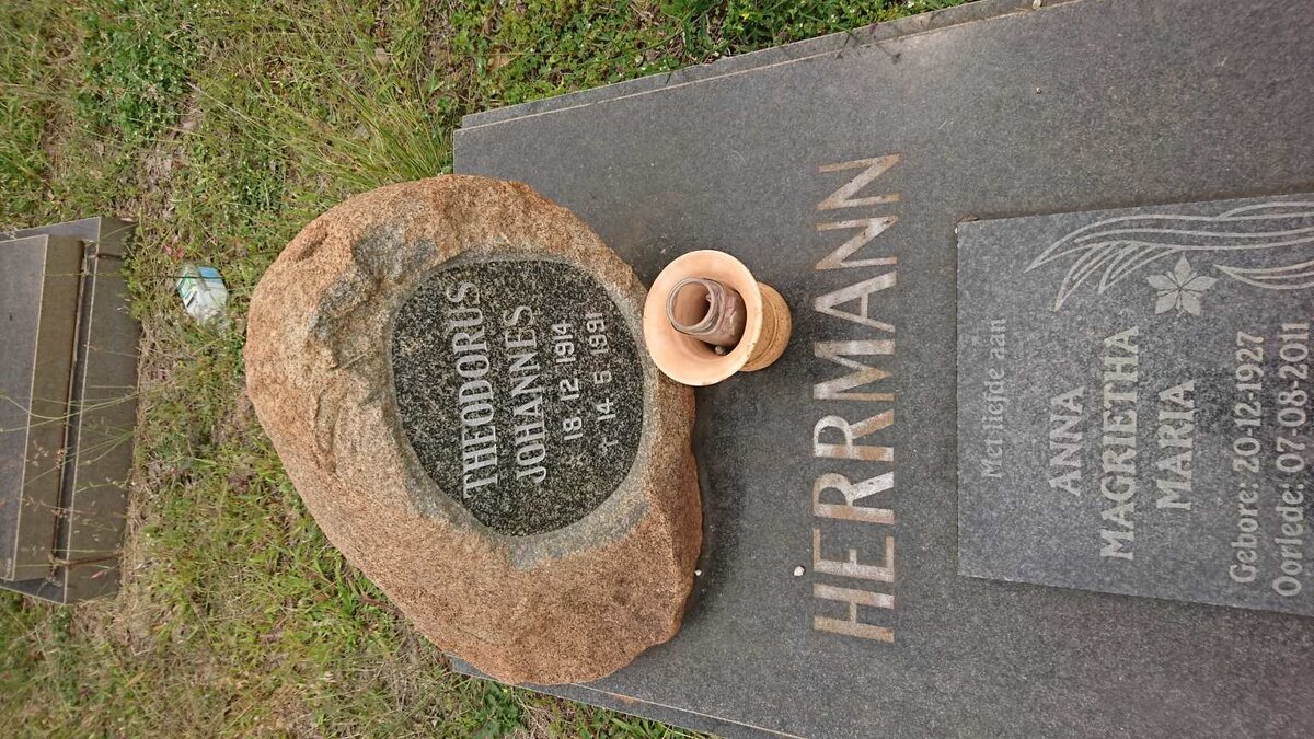 HERRMANN Theodorus Johannes 1914-1991 &amp; Anna Magrietha Maria 1927-2011