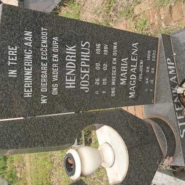 STEENKAMP Hendrik Josephus 1916-1991 &amp; Maria Magdalena nee VILJOEN 1909-2003