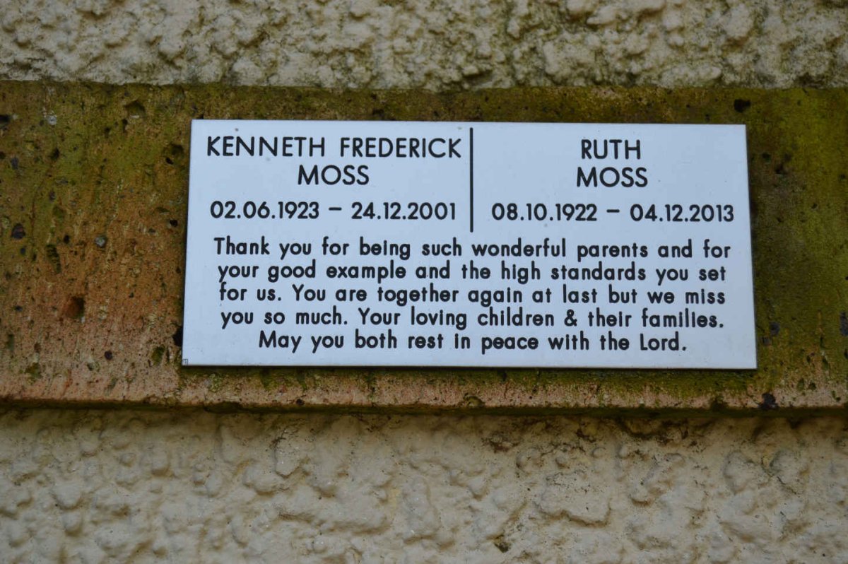 MOSS Kenneth Frederick 1923-2001 &amp; Ruth 1922-2013