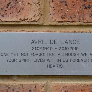 LANGE Avril, de 1940-2010