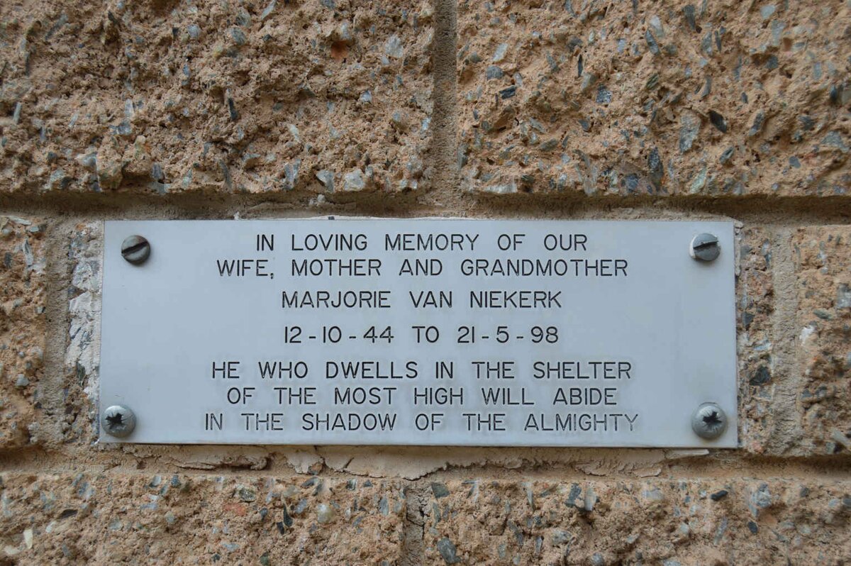 NIEKERK Marjorie, van 1944-1998