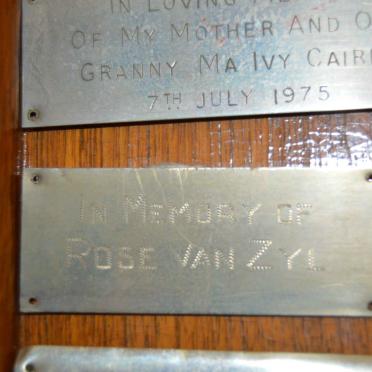 CAIRNS Ivy -1975 :: ZYL Rose, van