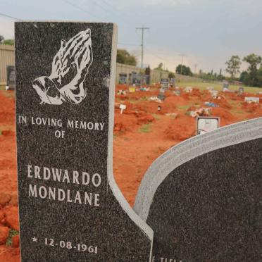 MONDLANE Erdwardo 1961-2021