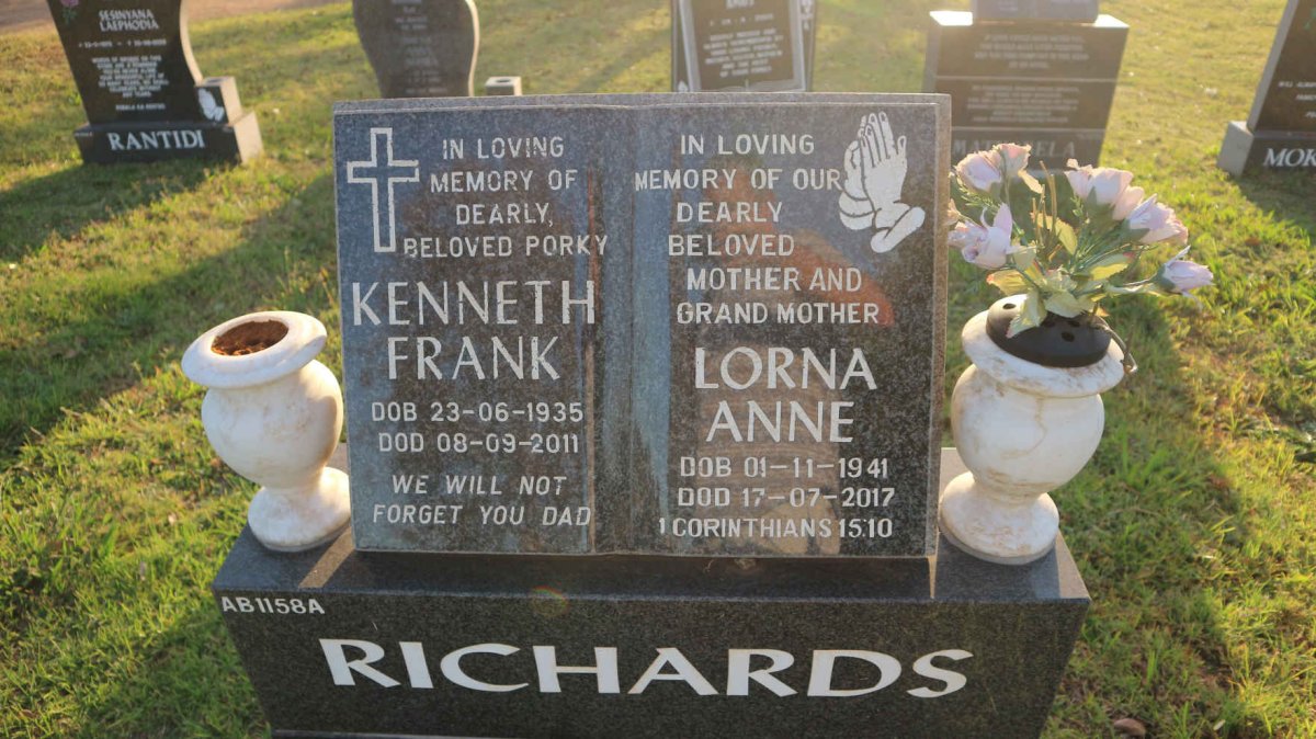 RICHARDS Kenneth Frank 1935-2011 &amp; Lorna Anne 1941-2017