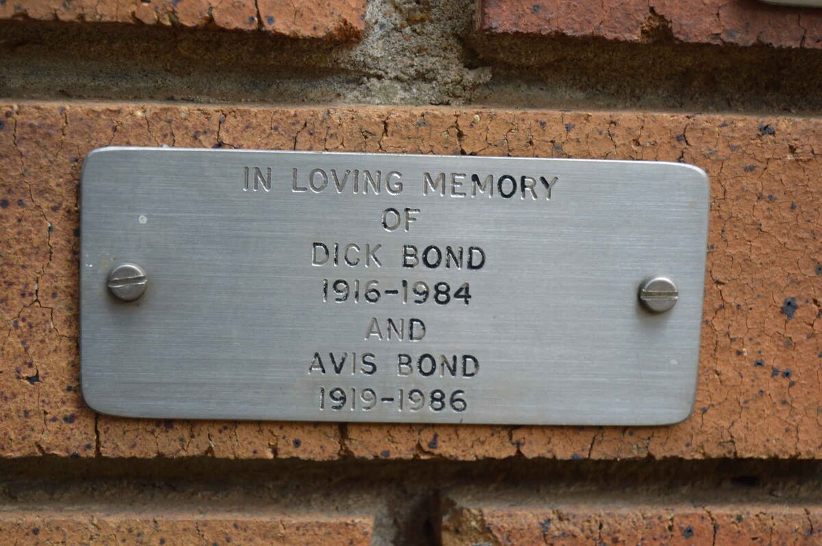 BOND Dick 1916-1984 &amp; Avis 1919-1986