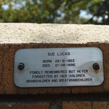 LUCAS Sue 1922-1996