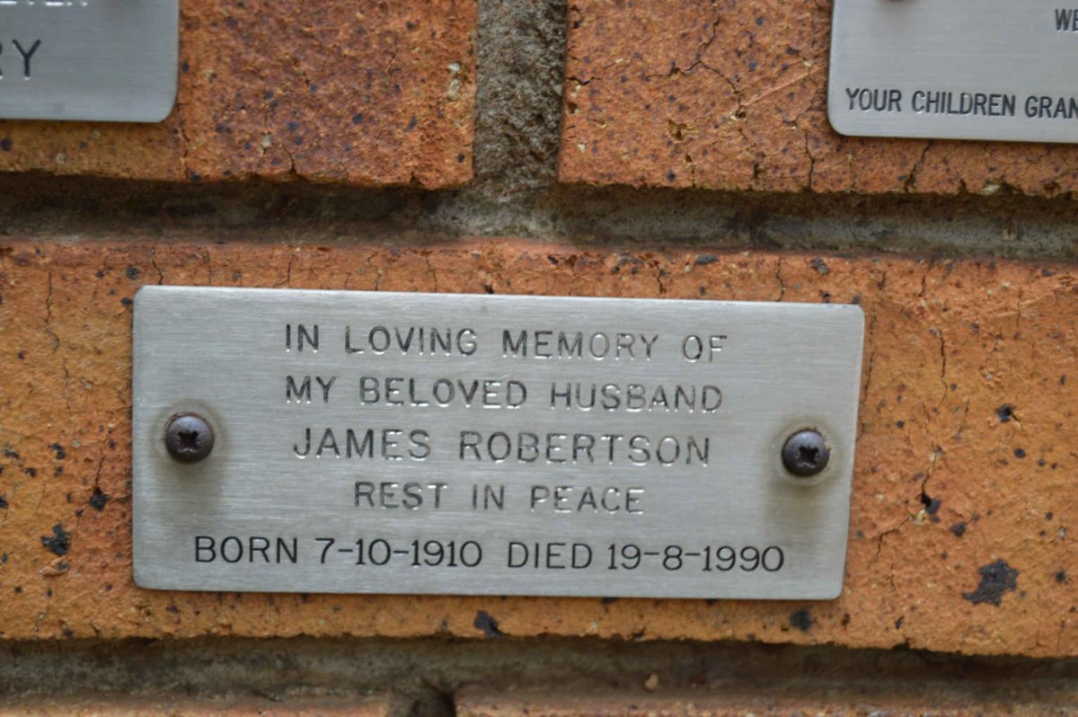 ROBERTSON James 1910-1990