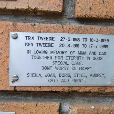 TWEEDIE Ken 1916-1999 &amp; Trix 1918-1999