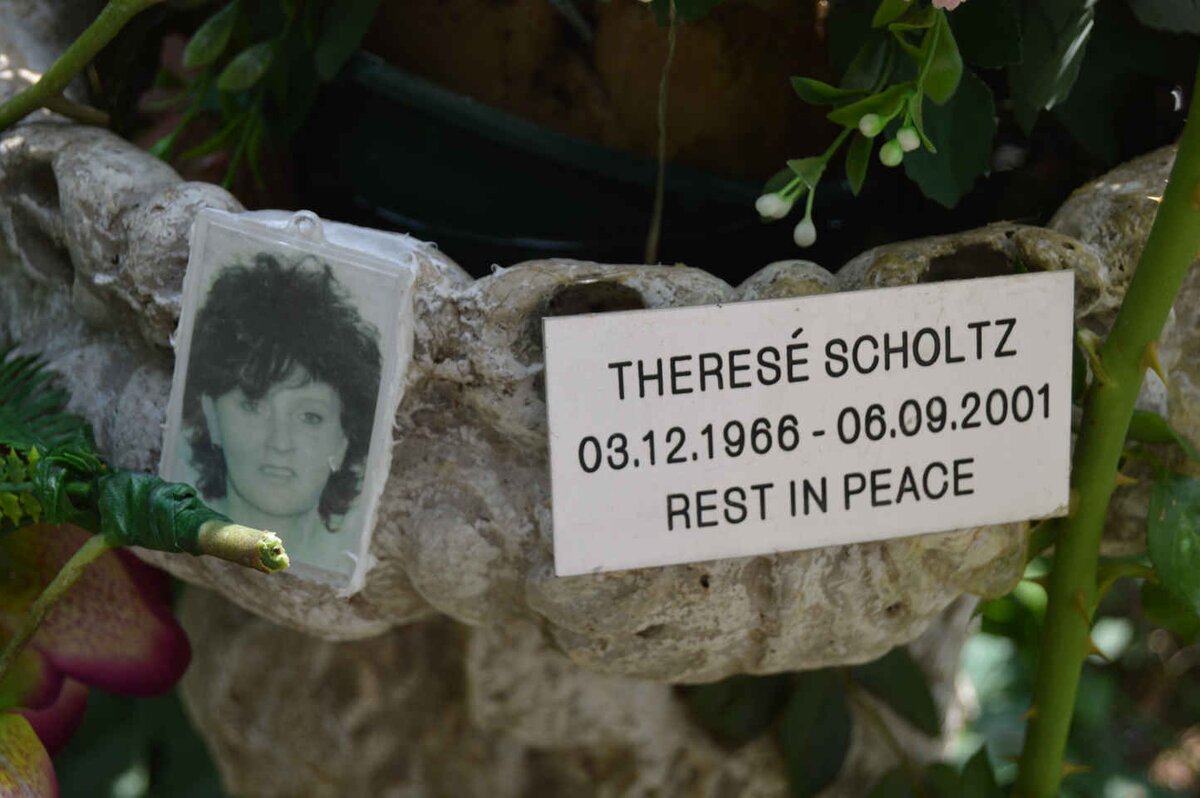 SCHOLTZ Theresé 1966-2001