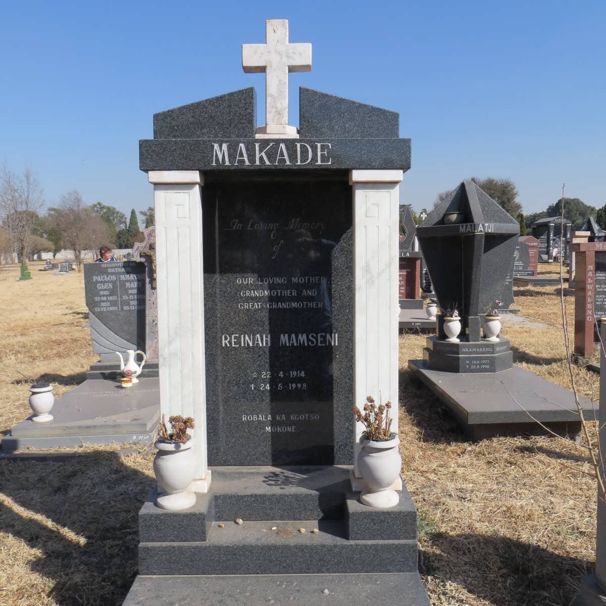 MAKADE Reinah Mamseni 1914-1998