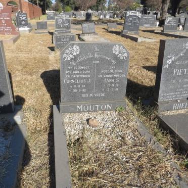 MOUTON Cornelius J. 1913-1982 &amp; Anna S. 1916-1991