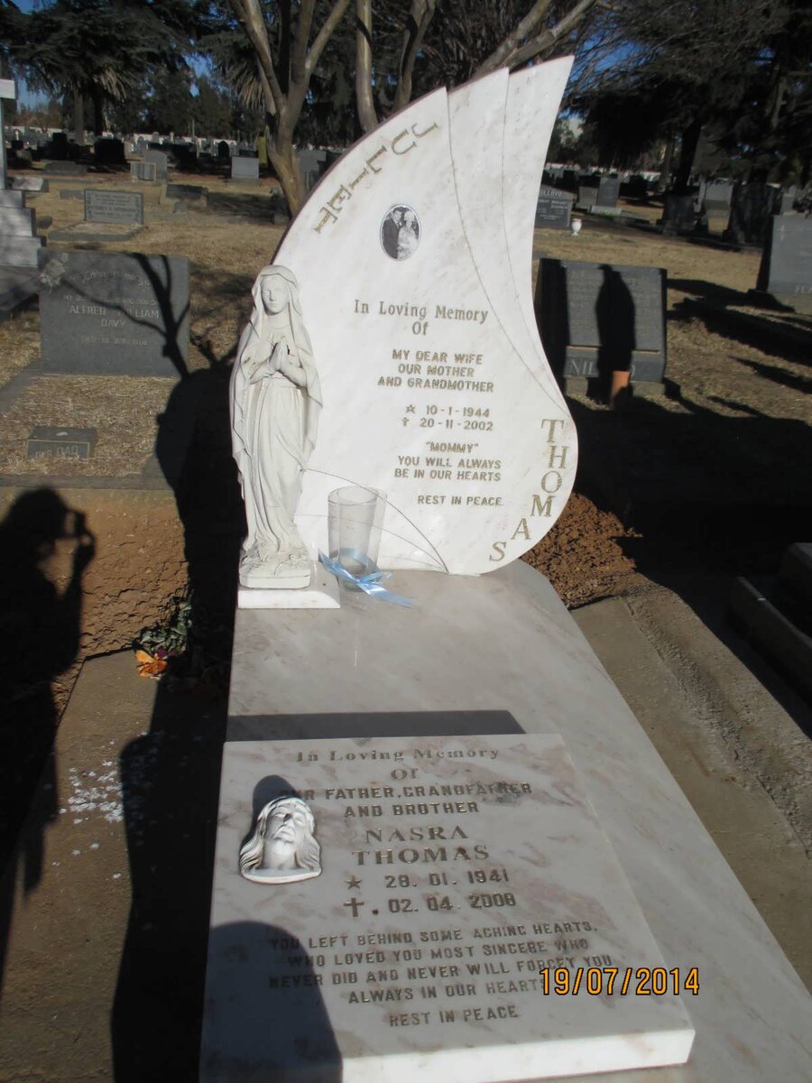 THOMAS Nasra 1941-2008 &amp; Juliet 1944-2002