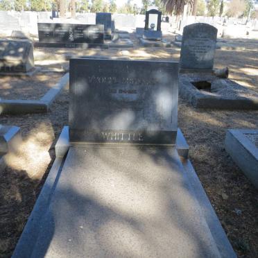 WHITTLE Yvonne Anneslem -1952