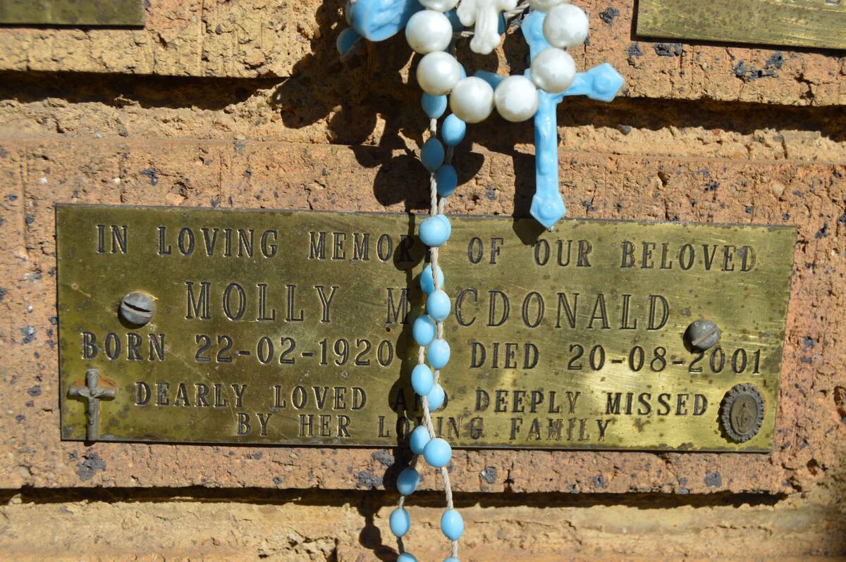 MACDONALD Molly 1920-2004