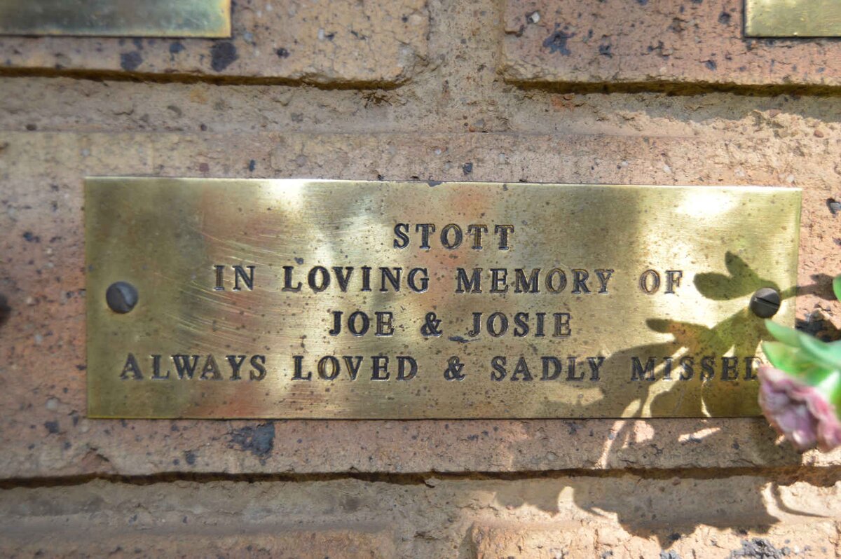 STOTT Joe &amp; Josie