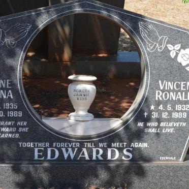 EDWARDS Vincent Ronald 1932-1989 &amp; Lorraine Ramona 1935-1989