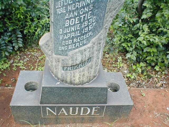 NAUDÉ Frikkie 1930-1957