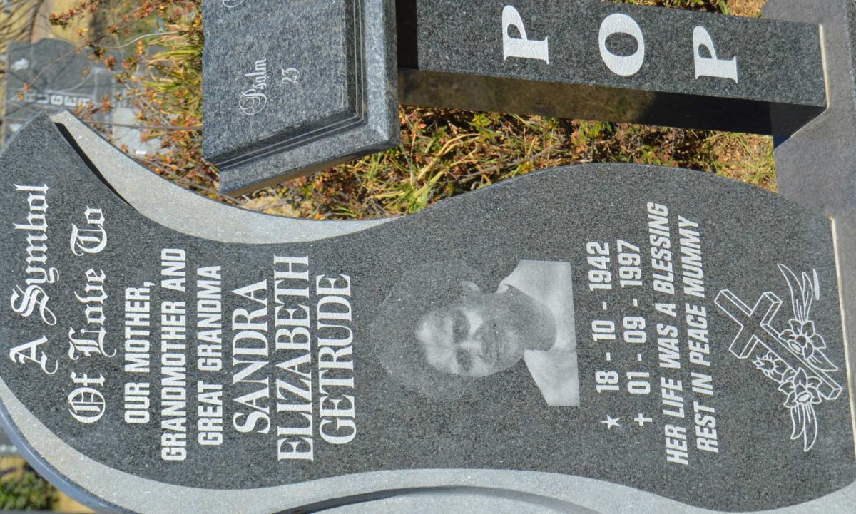 ? Sandra Elizabeth Getrude 1942-1997