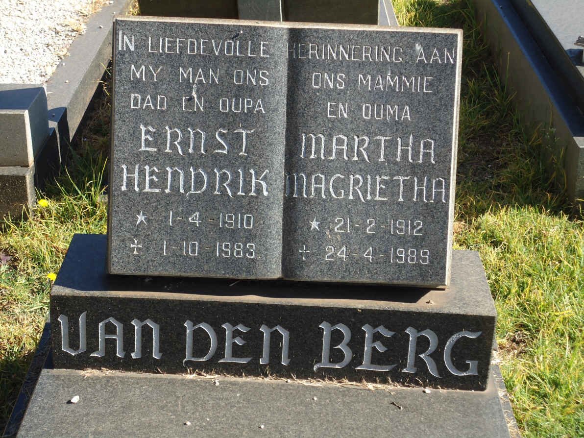 BERG Ernest Hendrik, van den 1910-1983 &amp; Martha Magrietha 1912-1989