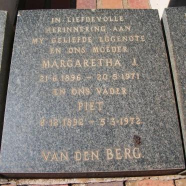 BERG Piet, van den 1892-1972 &amp; Margaretha J. 1896-1971