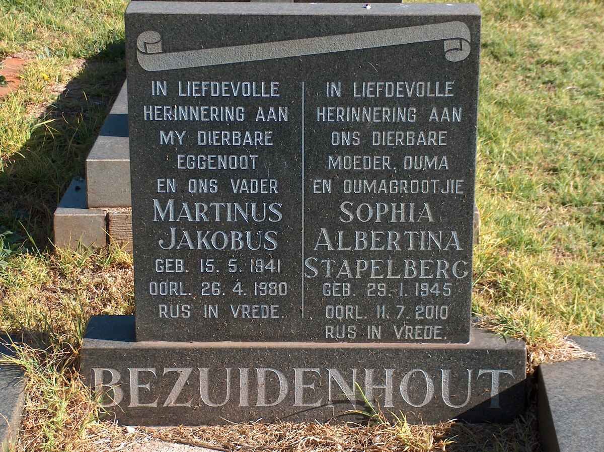BEZUIDENHOUT Martinus Jakobus 1941-1980 &amp; Sophia Albertina STAPELBERG 1945-2010