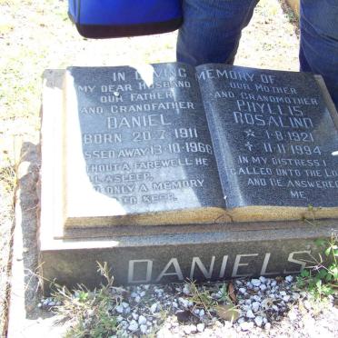 DANIELS Daniel 1911-1966 &amp; Phyllis Rosalind 1921-1994