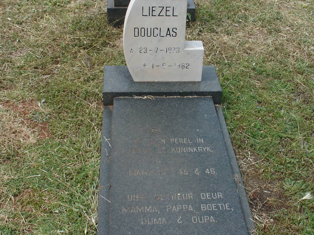 DOUGLAS Liezel 1973-1982