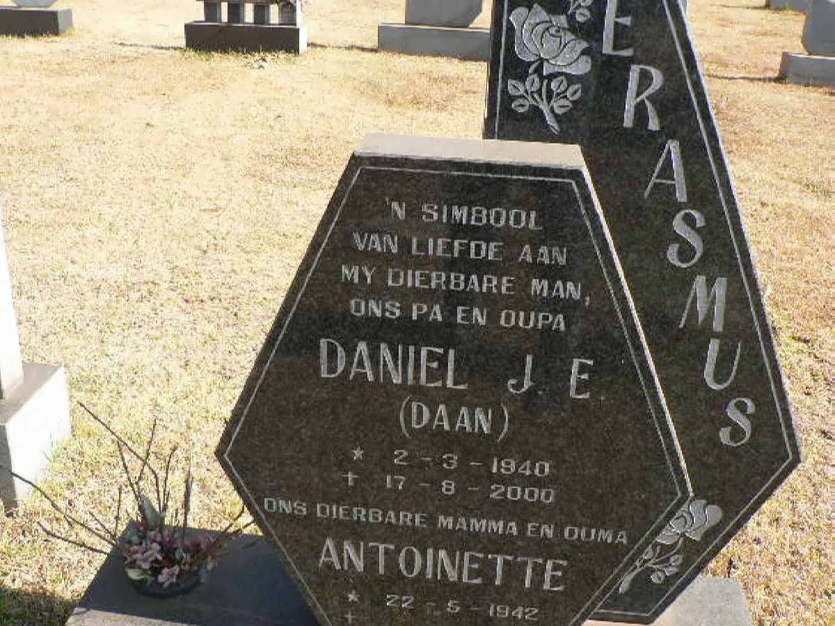 ERASMUS Daniel J.E. 1940-2000 &amp; Antoinette 1942-
