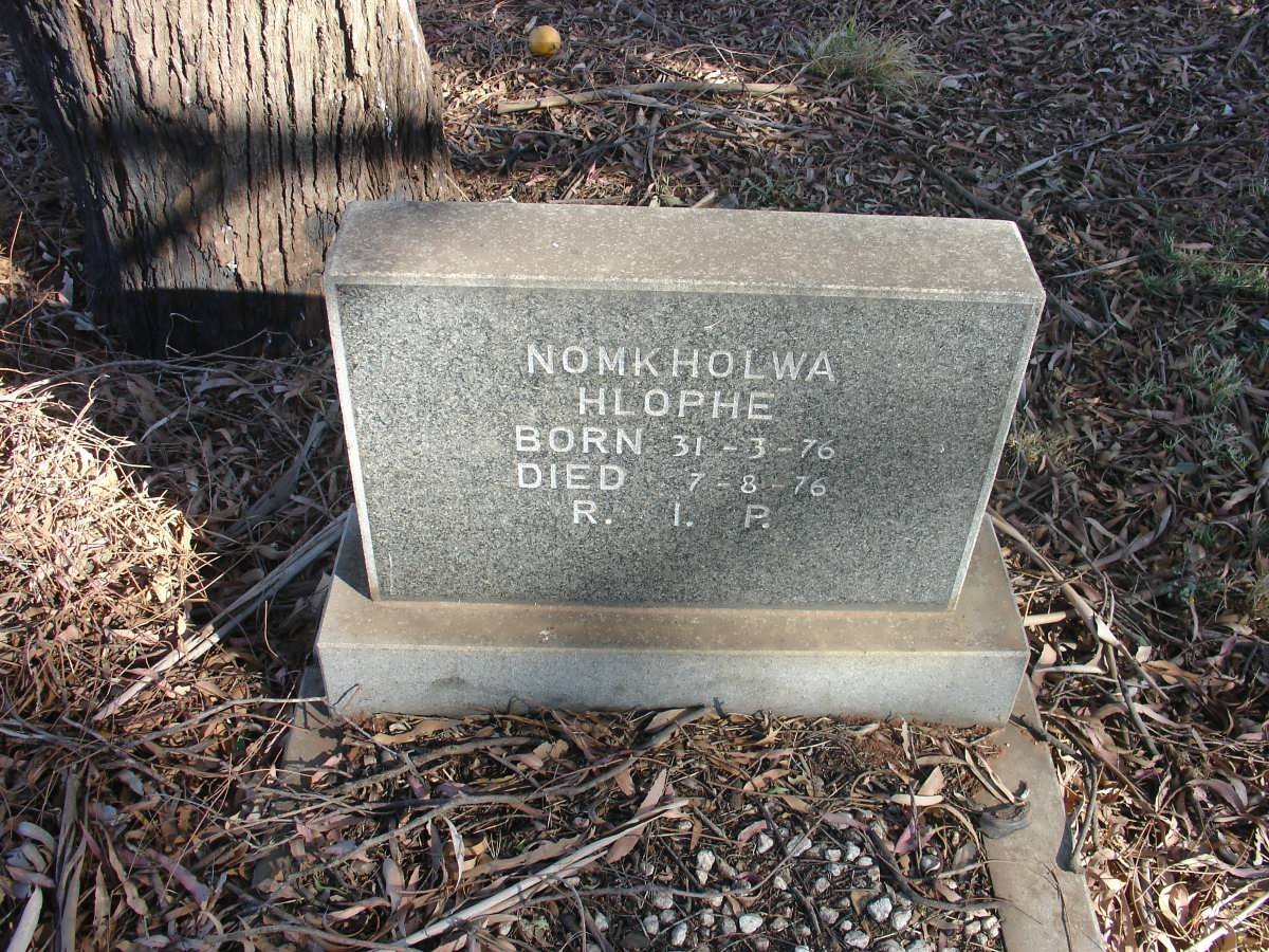 HLOPHE Nomkholwa 1976-1976