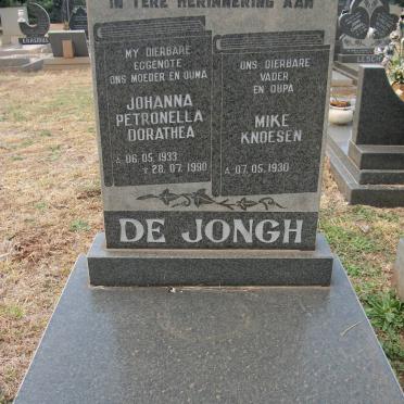 JONGH Mike Knoesen, de 1930- &amp; Johanna Petronella Dorathea 1933-1990
